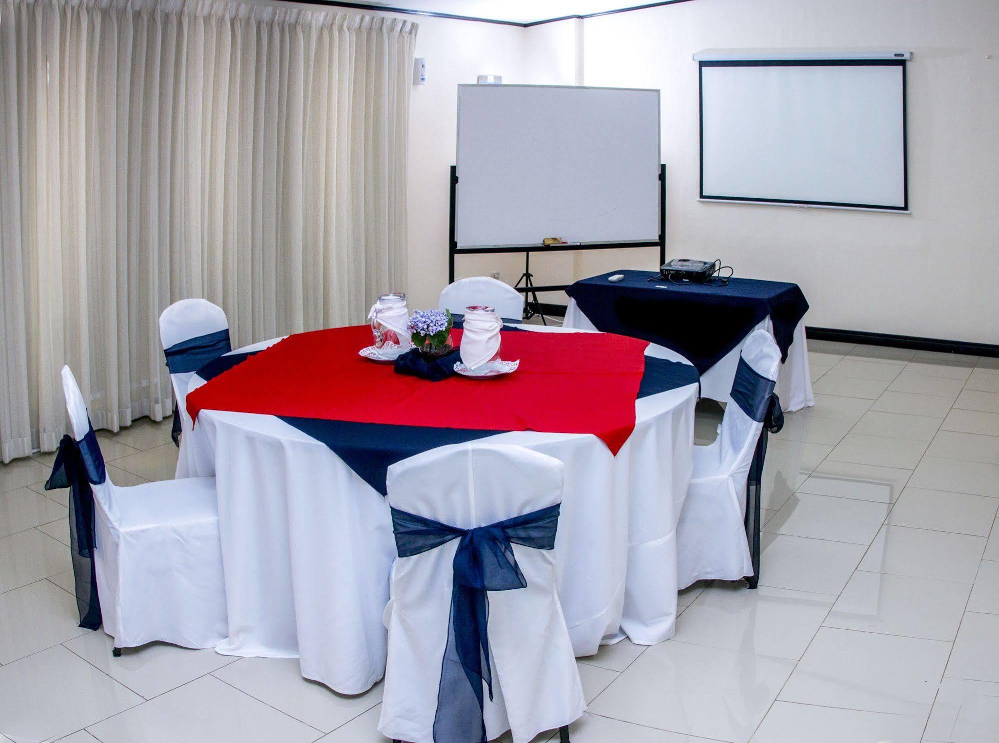 Hotel Y Restaurante El Guarco Cartago Extérieur photo